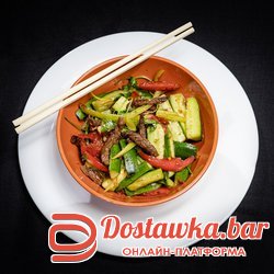 Веча (корейский салат из огурцов с мясом)
