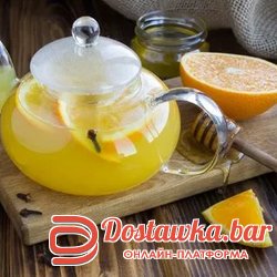 Чайник чая с медом и лимоном