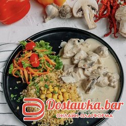 Куриная грудка в сливочно - грибном соусе