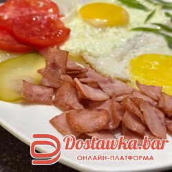 яичница с ветчиной