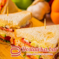 Клаб сэндвич с колбасой