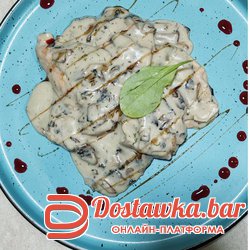 куриная грудка под сливочно-грибном соусе