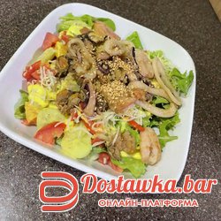 тёплый салат с морепродуктами
