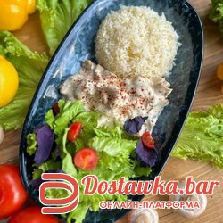 Куриная грудка под белым соусом