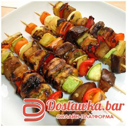 Мясо на шпажках гарнир на выбор